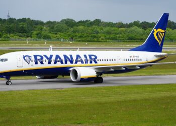 Ryanair 737 MAX Cockpit Chaos: Sun Visor Snaps Off, Triggers In-Flight Engine Shutdown